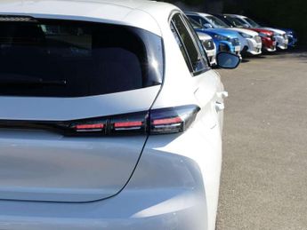 Peugeot 308 1.2 PureTech Allure Premium 5dr EAT8