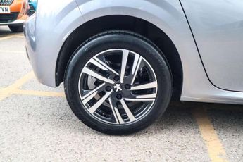Peugeot 208 1.2 PureTech 130 Allure Premium + 5dr EAT8