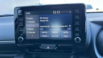 Toyota Yaris 1.5 Hybrid Design 5dr CVT