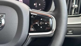 Volvo XC60 2.0 B5P Plus Dark 5dr AWD Geartronic