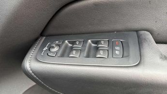 Volvo XC60 2.0 B5P Plus Dark 5dr AWD Geartronic