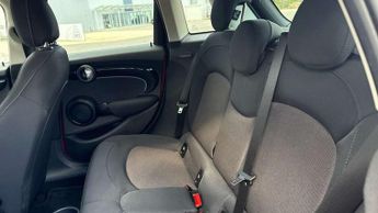MINI Hatchback 5dr 1.5 Cooper Classic 5dr Auto