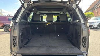 Land Rover Discovery 3.0 D300 R-Dynamic SE 5dr Auto