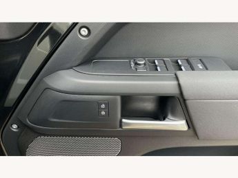 Land Rover Defender 3.0 D250 X-Dynamic S 110 5dr Auto