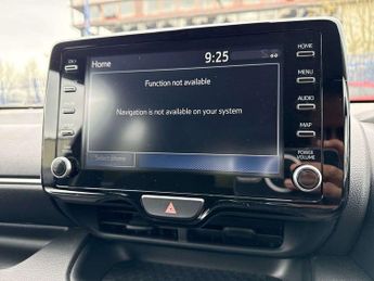 Toyota Yaris 1.5 Hybrid Design 5dr CVT