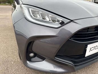 Toyota Yaris 1.5 Hybrid Design 5dr CVT