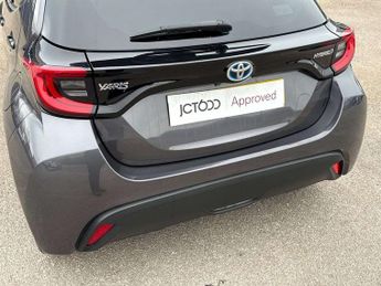 Toyota Yaris 1.5 Hybrid Design 5dr CVT