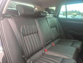 Skoda Superb Estate 2.0 TDI CR 200 SE L 5dr DSG