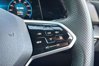 Volkswagen Golf 1.5 eTSI R-Line 5dr DSG