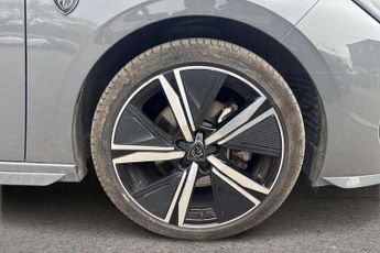 Peugeot 308 1.2 Hybrid 136 GT 5dr e-DSC6