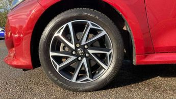 Toyota Yaris 1.5 Hybrid Design 5dr CVT