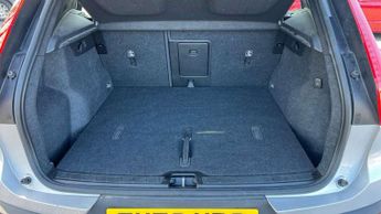 Volvo XC40 2.0 B3P Plus Dark 5dr Auto
