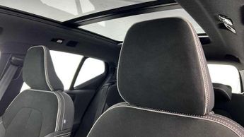 Volvo XC40 2.0 B4P Ultimate Dark 5dr Auto