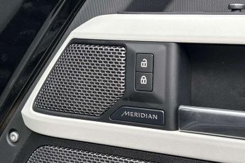 Land Rover Defender 2.0 P300 X-Dynamic SE 90 3dr Auto