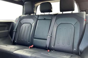 Land Rover Defender 2.0 P300 X-Dynamic SE 90 3dr Auto