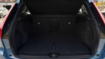 Volvo XC40 2.0 B3P Plus Dark 5dr Auto