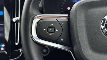 Volvo XC40 2.0 B3P Plus Dark 5dr Auto