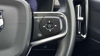 Volvo XC40 2.0 B3P Plus Dark 5dr Auto