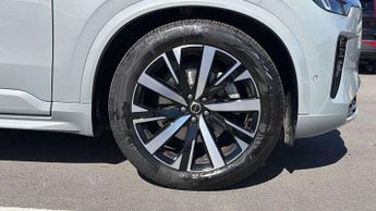 Volvo XC90 2.0 B5P Plus Dark 5dr AWD Geartronic