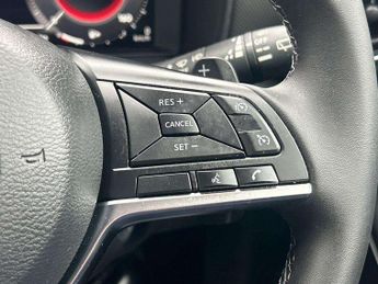 Nissan Juke 1.0 DiG-T N-Connecta 5dr DCT