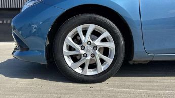 Toyota Auris 1.8 Hybrid Icon Tech TSS 5dr CVT