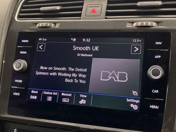 Volkswagen Golf 99kW e-Golf 35kWh 5dr Auto