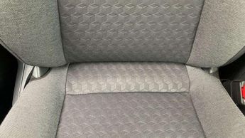 Toyota Yaris 1.5 Hybrid Design 5dr CVT