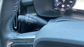 Volvo XC40 2.0 B4P R DESIGN Pro 5dr Auto