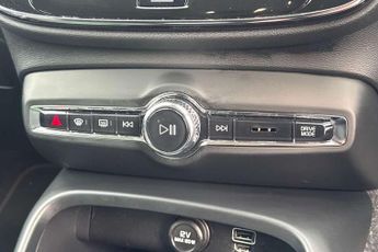 Volvo XC40 2.0 D3 Momentum 5dr AWD Geartronic