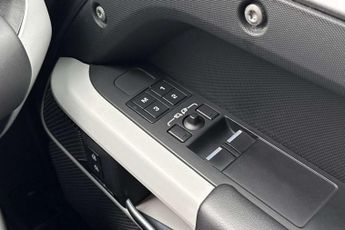 Land Rover Defender 3.0 D250 X-Dynamic HSE 90 3dr Auto