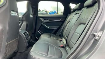 Jaguar F-Pace 3.0 D300 R-Dynamic HSE Black 5dr Auto AWD