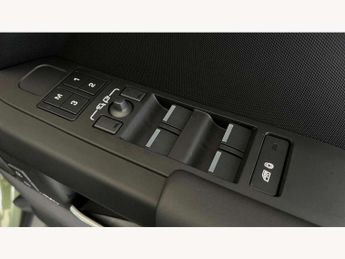 Land Rover Defender 2.0 P300e X-Dynamic HSE 110 5dr Auto