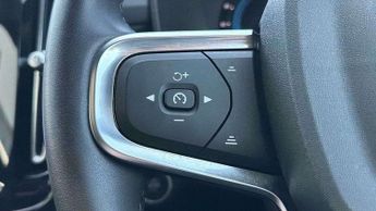 Volvo XC40 2.0 B4P Ultimate Dark 5dr Auto