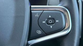 Volvo XC40 2.0 B4P Ultimate Dark 5dr Auto