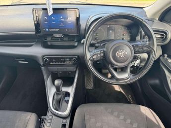 Toyota Yaris 1.5 Hybrid Icon 5dr CVT