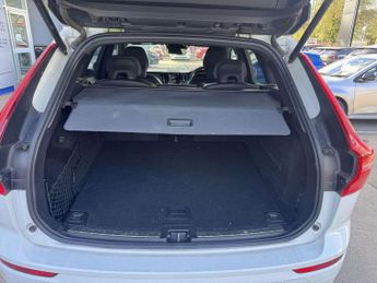 Volvo XC60 2.0 D4 R DESIGN Pro 5dr AWD Geartronic