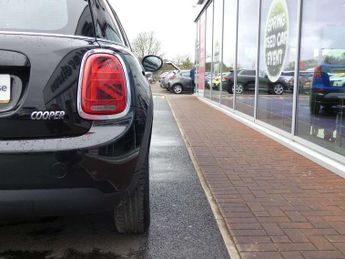 MINI Hatchback 5dr 1.5 Cooper Classic II 5dr Auto