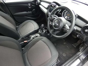 MINI Hatchback 5dr 1.5 Cooper Classic II 5dr Auto