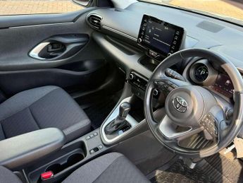 Toyota Yaris 1.5 Hybrid Design 5dr CVT