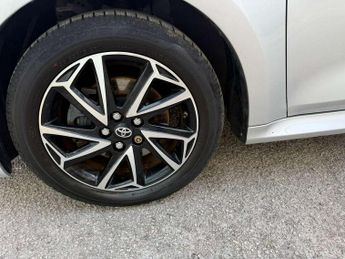 Toyota Yaris 1.5 Hybrid Design 5dr CVT