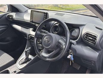 Toyota Yaris 1.5 Hybrid Design 5dr CVT