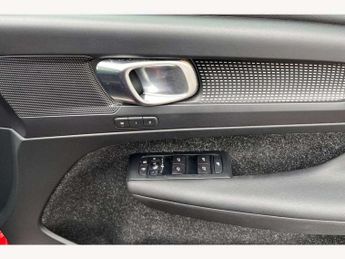 Volvo XC40 2.0 T4 R DESIGN Pro 5dr Geartronic