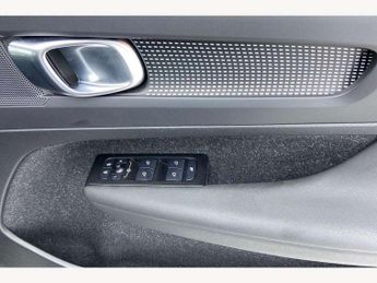 Volvo XC40 2.0 B4P R DESIGN 5dr Auto