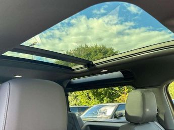 Land Rover Defender 3.0 D250 X-Dynamic SE 90 3dr Auto