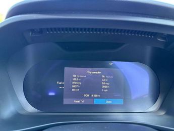 Volvo XC40 2.0 B4P Plus Dark 5dr Auto