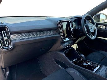 Volvo XC40 2.0 B4P Plus Dark 5dr Auto