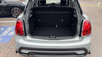 MINI Hatchback 5dr 1.5 Cooper Classic 5dr Auto