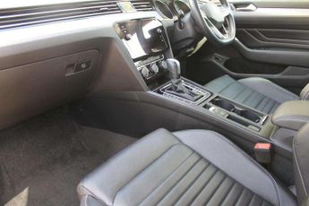 Volkswagen Passat Estate 2.0 TDI EVO SCR SEL 5dr DSG