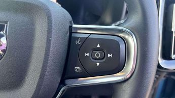 Volvo XC40 2.0 B3P Core 5dr Auto