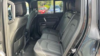 Land Rover Defender 3.0 D300 X-Dynamic HSE 110 5dr Auto